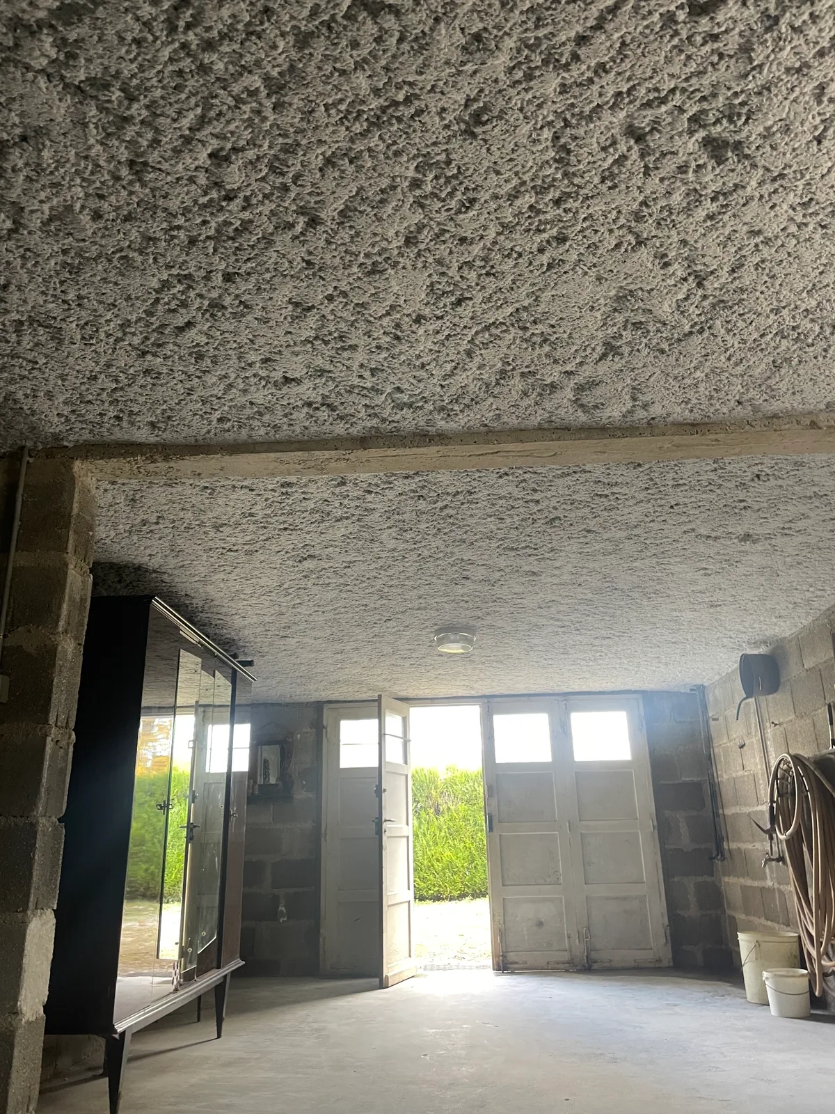Isolation du plancher bas par flocage à Auxerre (2022) : sous-face de plancher