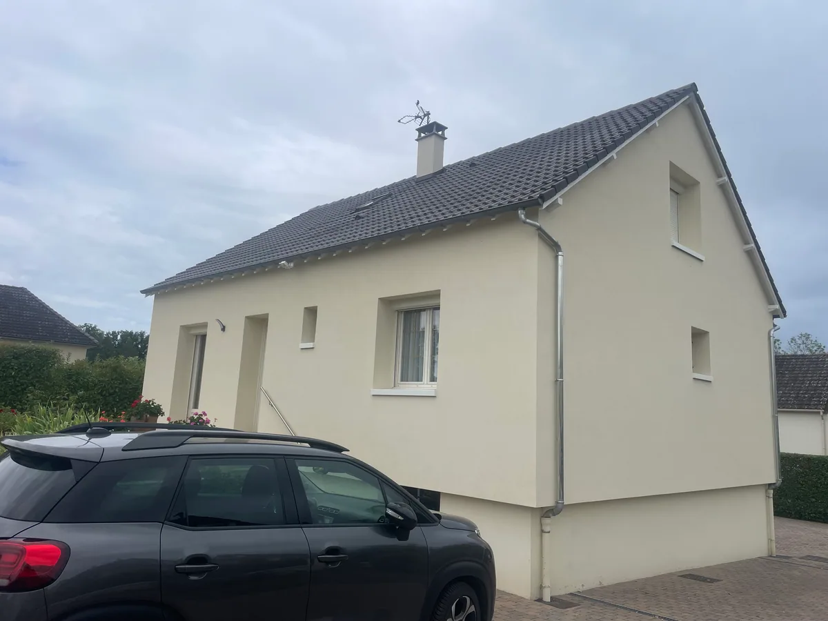 Isolation par l’extérieur à Saint-Georges-sur-Baulche (2025) : angle de la maison