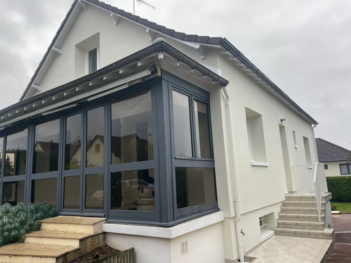 Isolation par l’extérieur à Auxerre (2024) : façade côté jardin