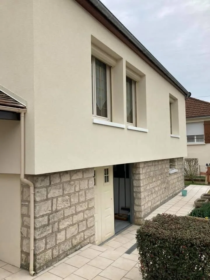 Isolation par l’extérieur à Avallon (2021) : façade latérale