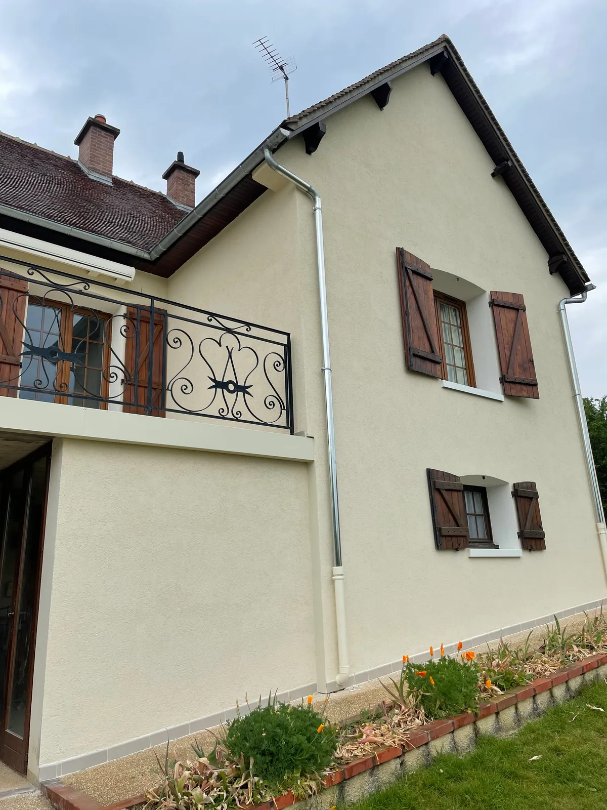Isolation par l’extérieur à Coulanges-la-Vineuse (2022) : façade latérale