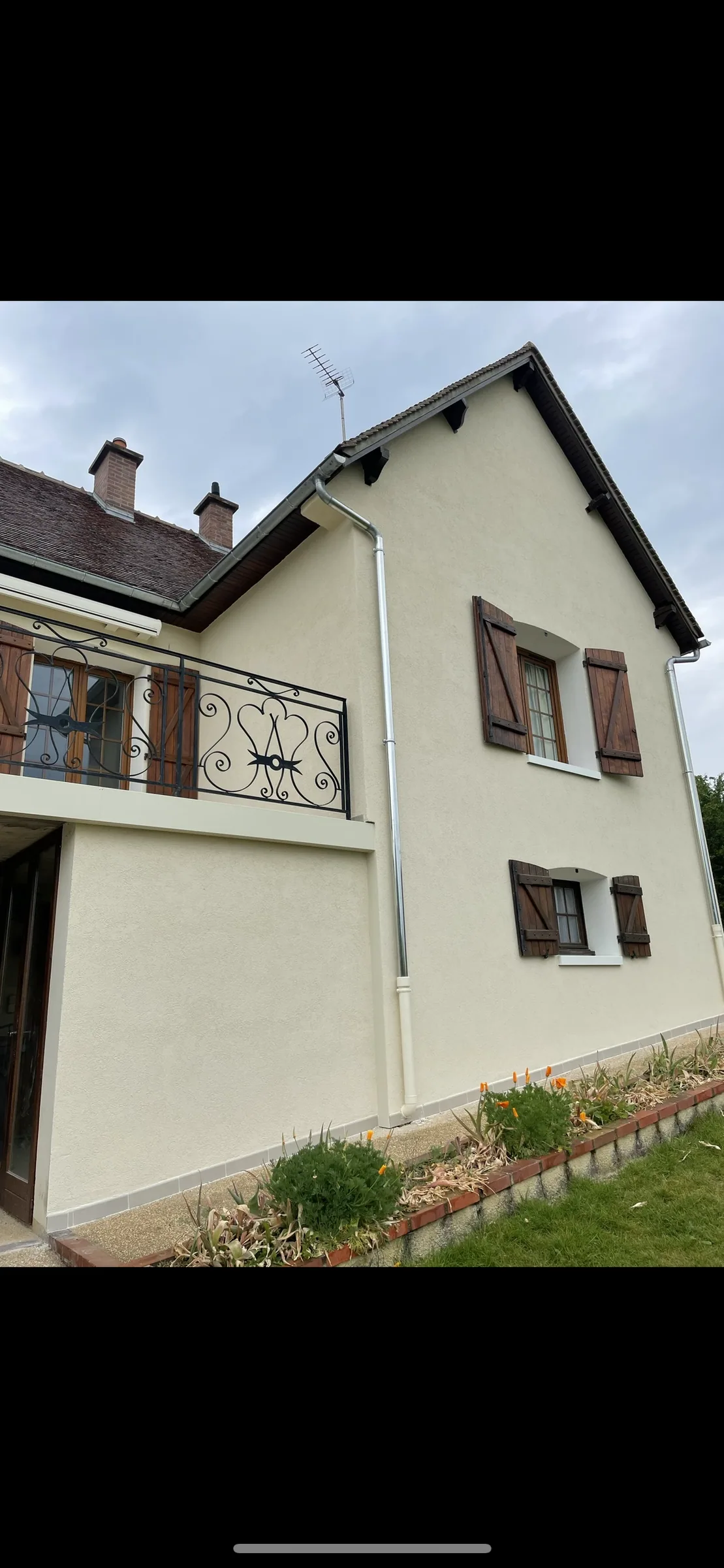 Isolation par l’extérieur à Coulanges-la-Vineuse (2022) : façade latérale