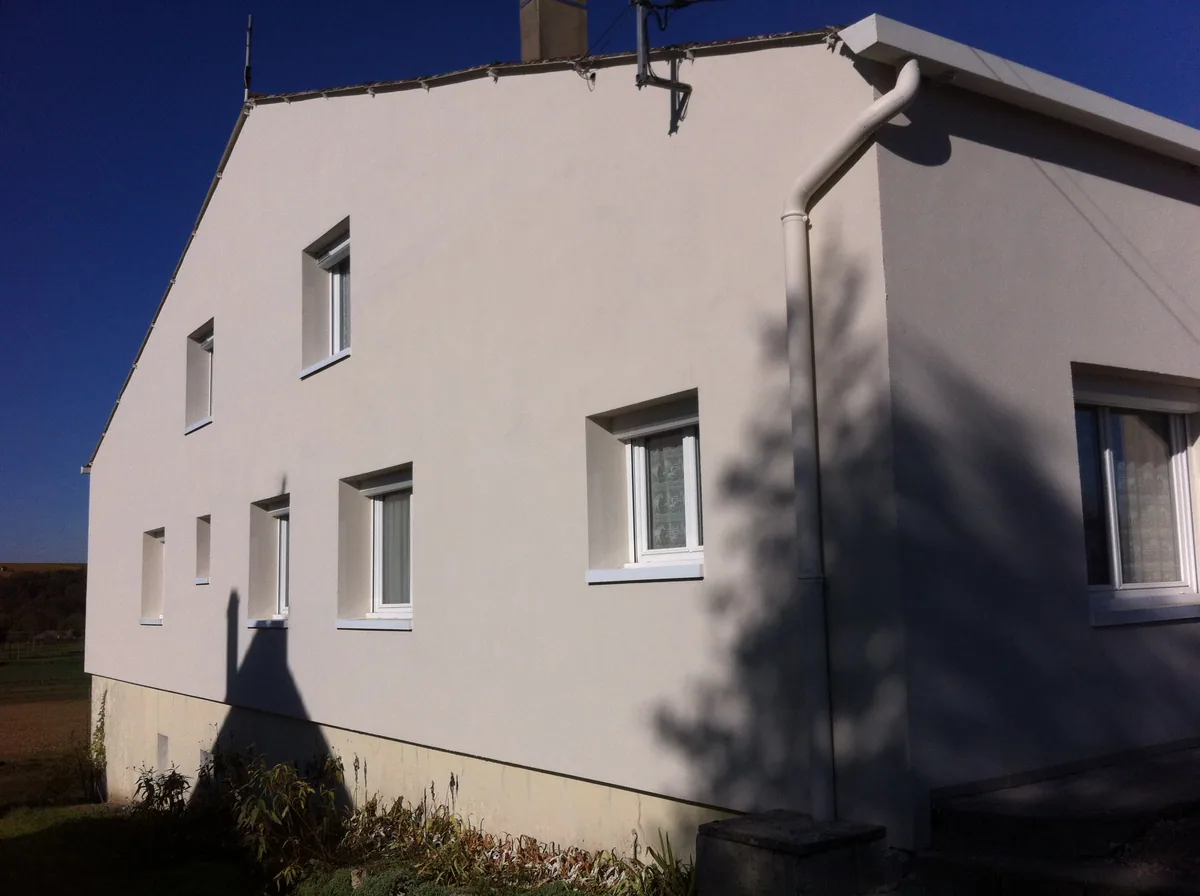 Isolation par l’extérieur à Maligny (2019) : façade latérale