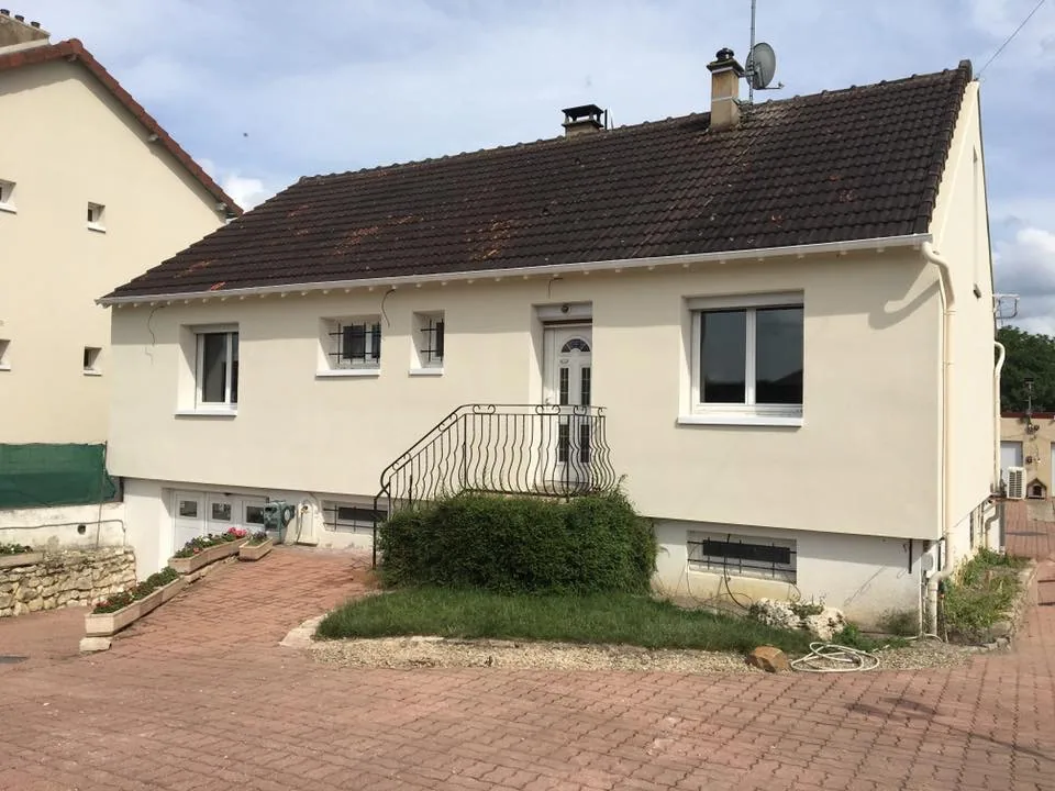 Isolation par l’extérieur à Charmoy (2019) : façade sur rue