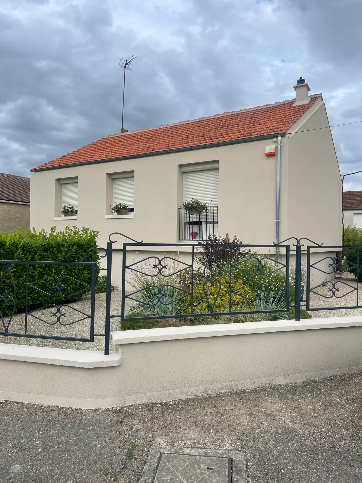 Isolation par l’extérieur à Cheny (2024) : façade sur rue