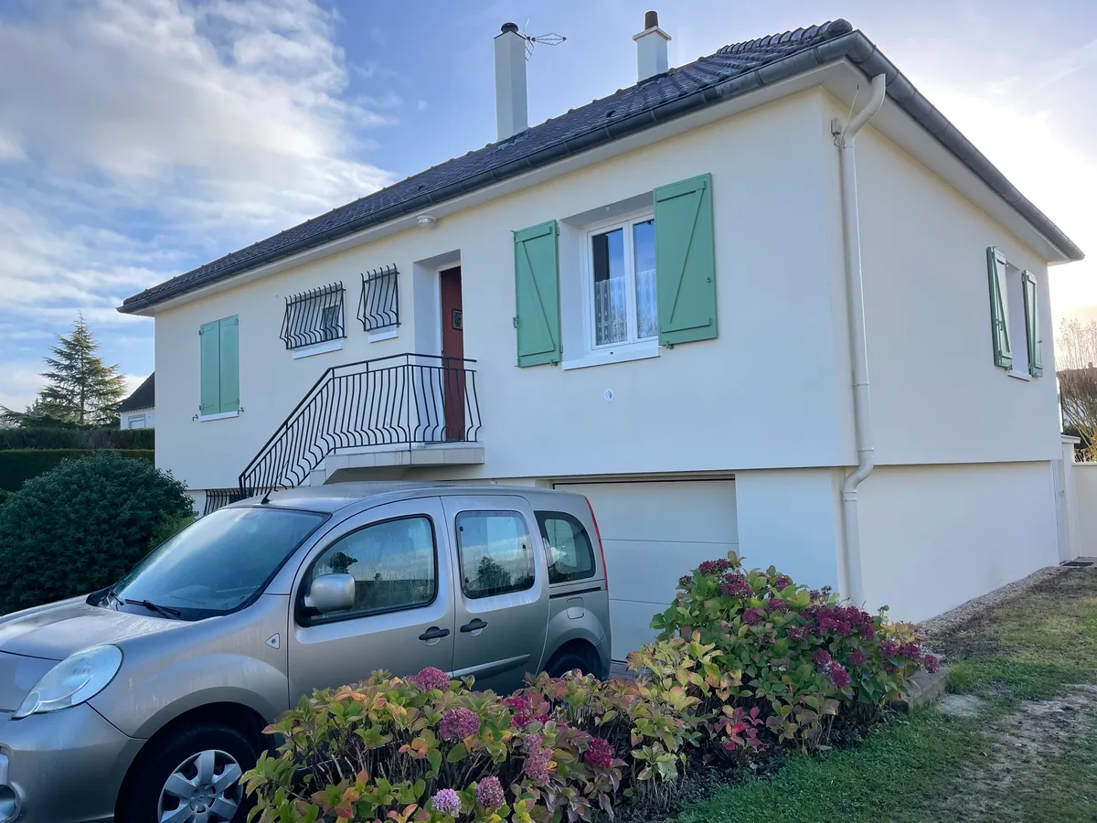 Isolation par l’extérieur à Saint-Georges-sur-Baulche (2022) : façade sur rue
